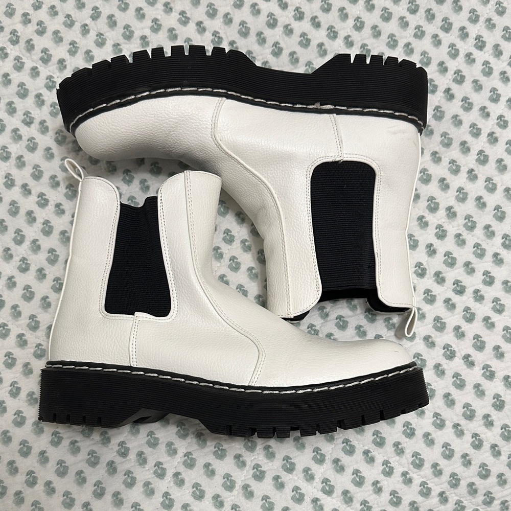 Sincerely Jules White and Black Women's Boots